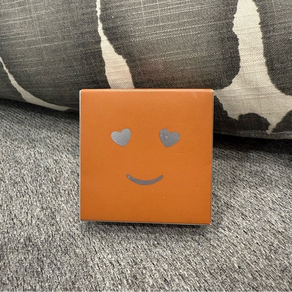 Benefit Hello Happy Velvet Powder Foundation Shade  10 / 0.25 oz. - Picture 4 of 5